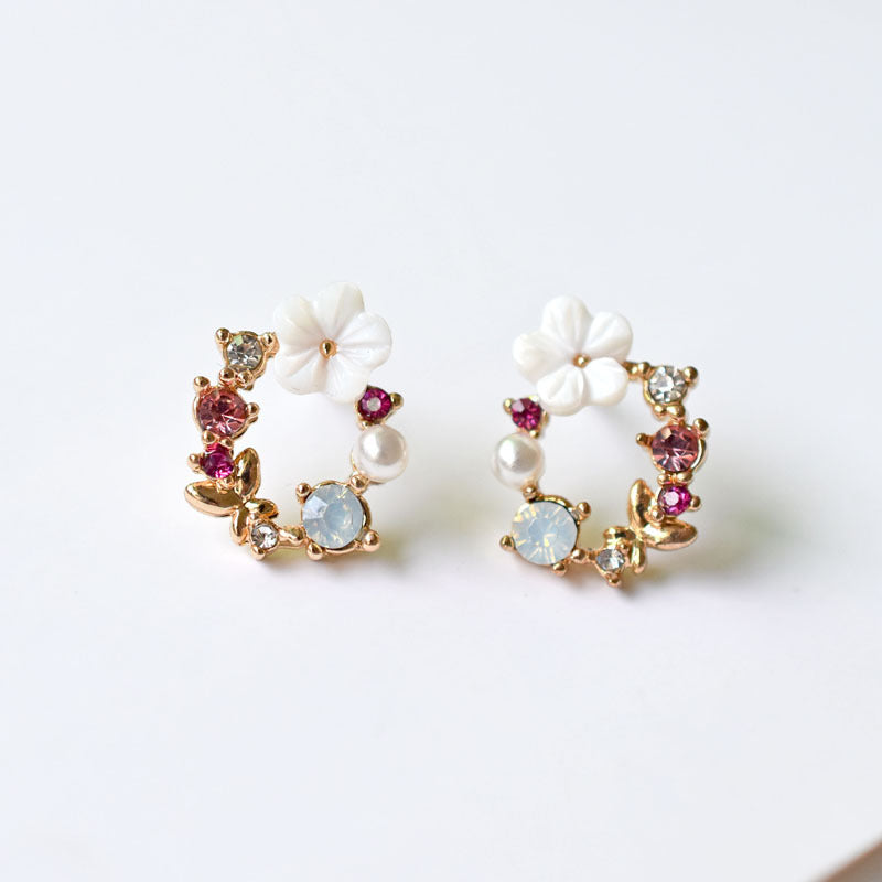 Sweet Wreath Earrings, Colored Diamond Shell Girl null