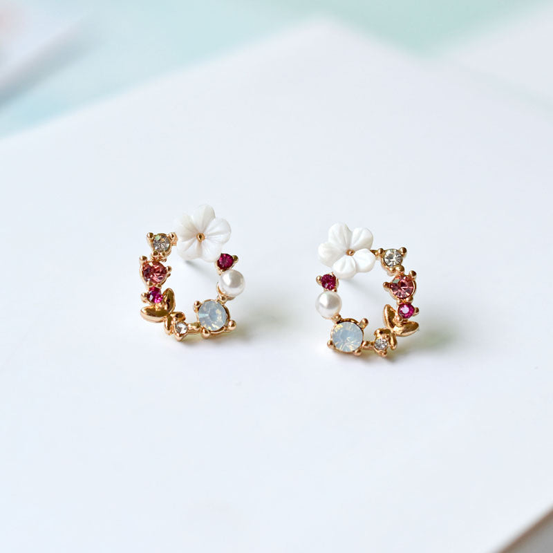 Sweet Wreath Earrings, Colored Diamond Shell Girl null