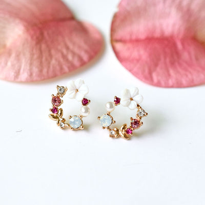 Sweet Wreath Earrings, Colored Diamond Shell Girl null