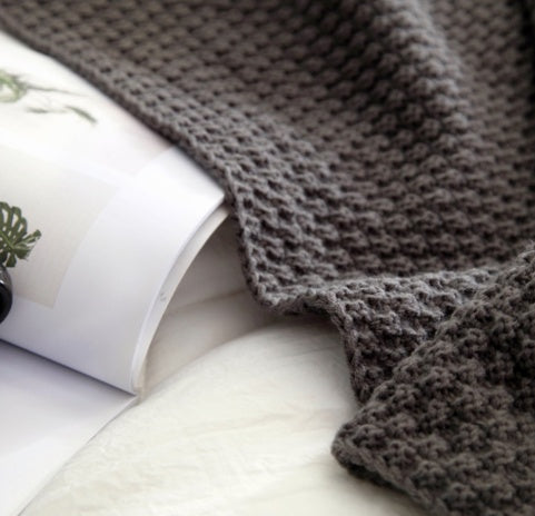 Nordic fringed knit ball blanket wool blanket office air conditioning lunch break blanket shawl blanket sofa leisure blanket blanket null