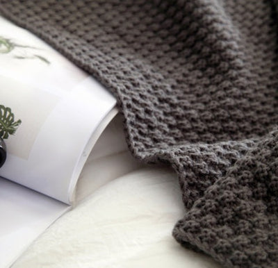 Nordic fringed knit ball blanket wool blanket office air conditioning lunch break blanket shawl blanket sofa leisure blanket blanket null