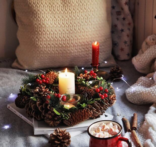 Christmas wreath candlestick decoration null